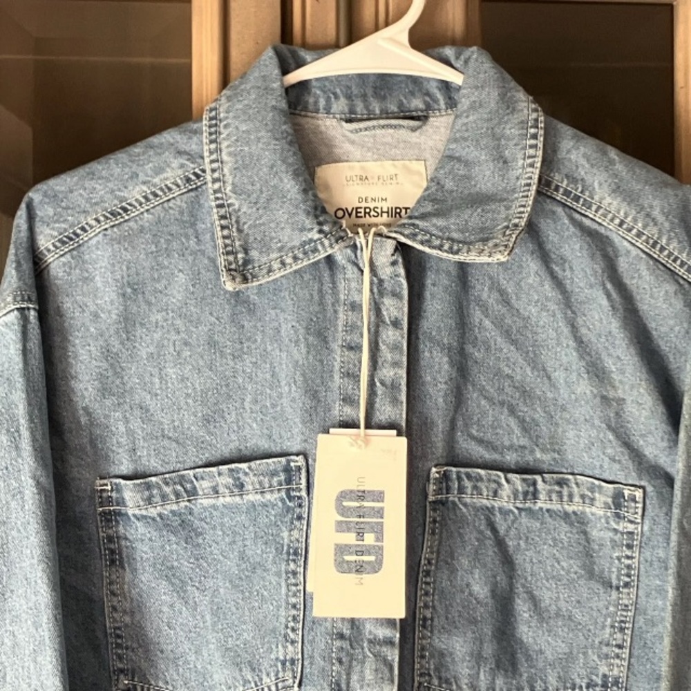 Macy’s Ultra Flirt Juniors Shacket Over Sized Shirt Jean Jacket Cropped Top XS - Picture 7 of 9